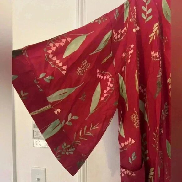 - NWT Uncommon Goods birth month robe MAY size M/L - Picture 2 of 9